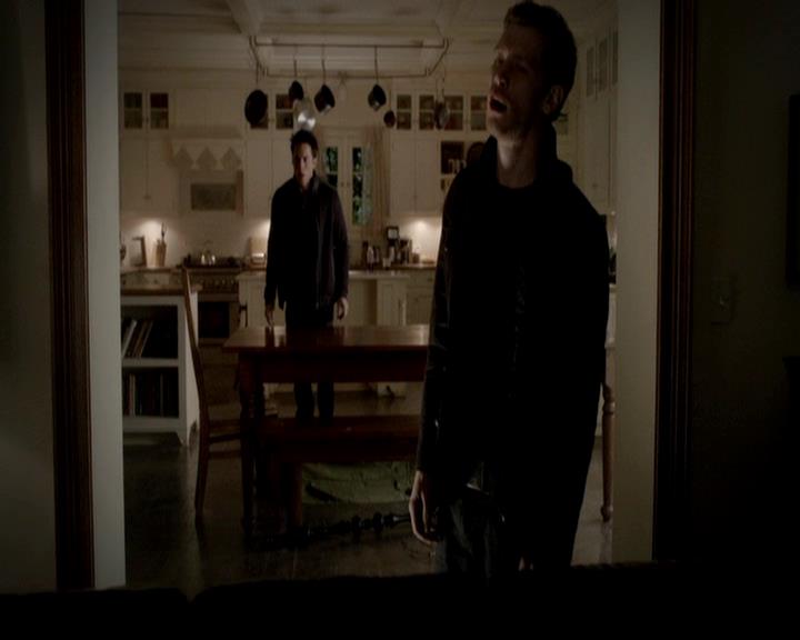 VampireDiariesWorld-dot-org_4x13IntoTheWild0888.jpg