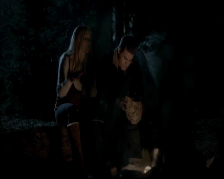 VampireDiariesWorld-dot-org_4x13IntoTheWild0898.jpg