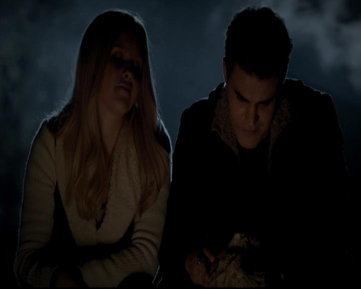 VampireDiariesWorld-dot-org_4x13IntoTheWild0900.jpg