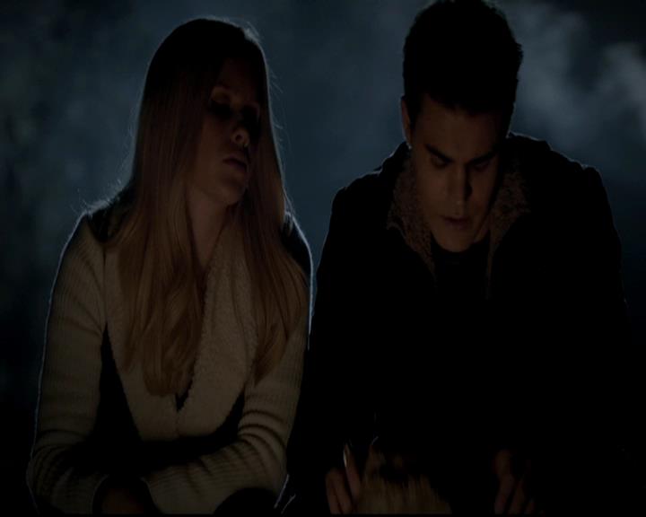 VampireDiariesWorld-dot-org_4x13IntoTheWild0905.jpg