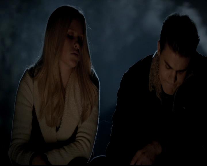 VampireDiariesWorld-dot-org_4x13IntoTheWild0906.jpg