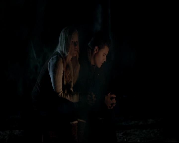 VampireDiariesWorld-dot-org_4x13IntoTheWild0907.jpg