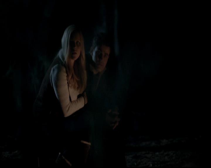 VampireDiariesWorld-dot-org_4x13IntoTheWild0908.jpg