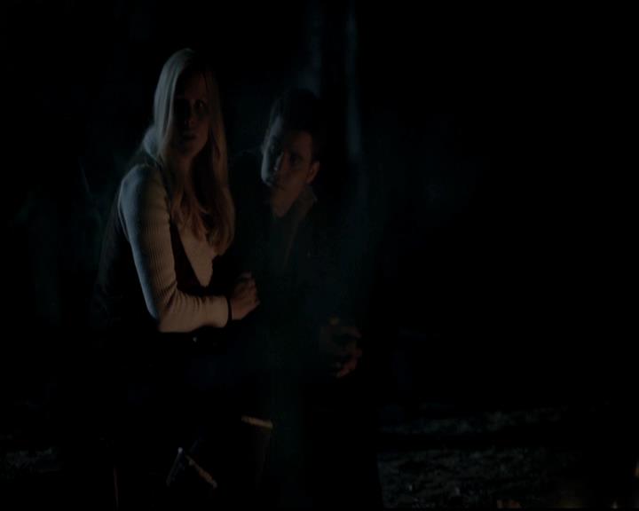 VampireDiariesWorld-dot-org_4x13IntoTheWild0909.jpg