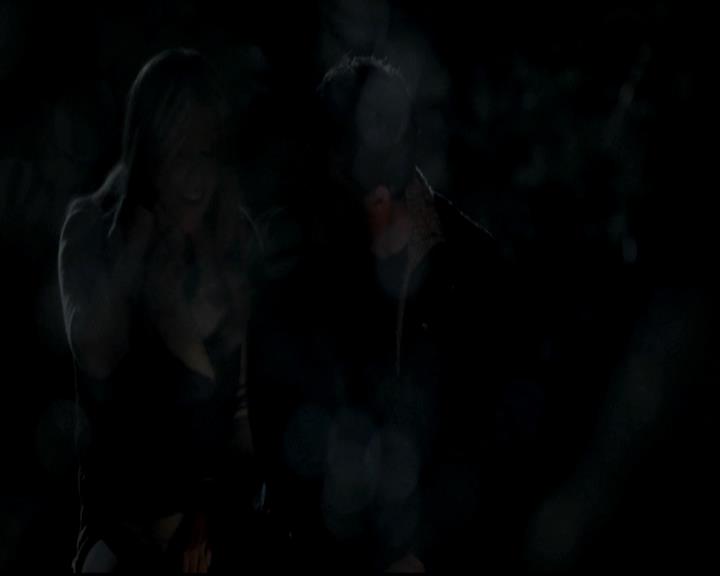 VampireDiariesWorld-dot-org_4x13IntoTheWild0920.jpg