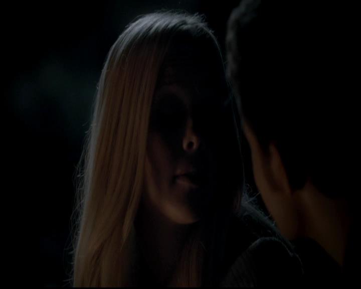 VampireDiariesWorld-dot-org_4x13IntoTheWild0928.jpg