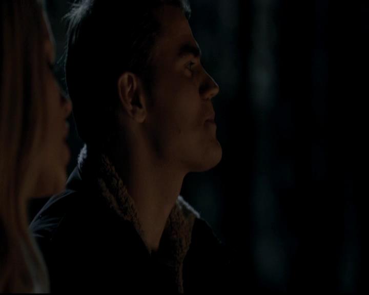 VampireDiariesWorld-dot-org_4x13IntoTheWild0931.jpg