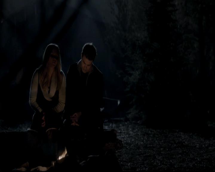 VampireDiariesWorld-dot-org_4x13IntoTheWild0934.jpg