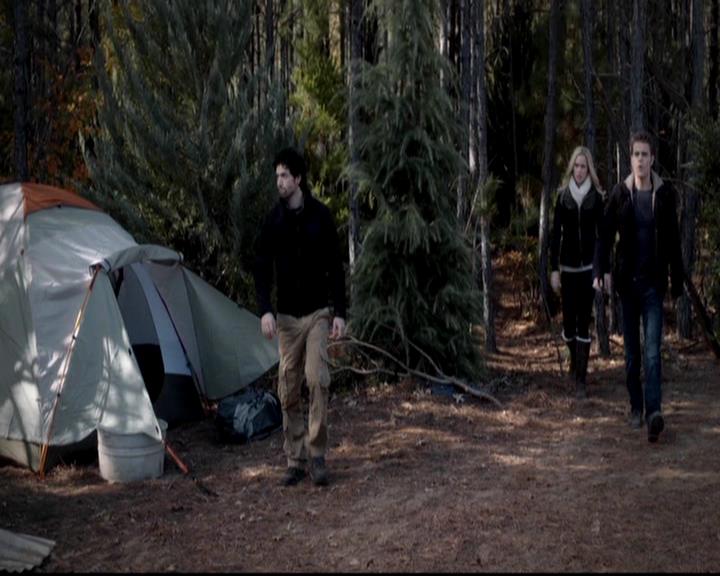 VampireDiariesWorld-dot-org_4x13IntoTheWild1202.jpg