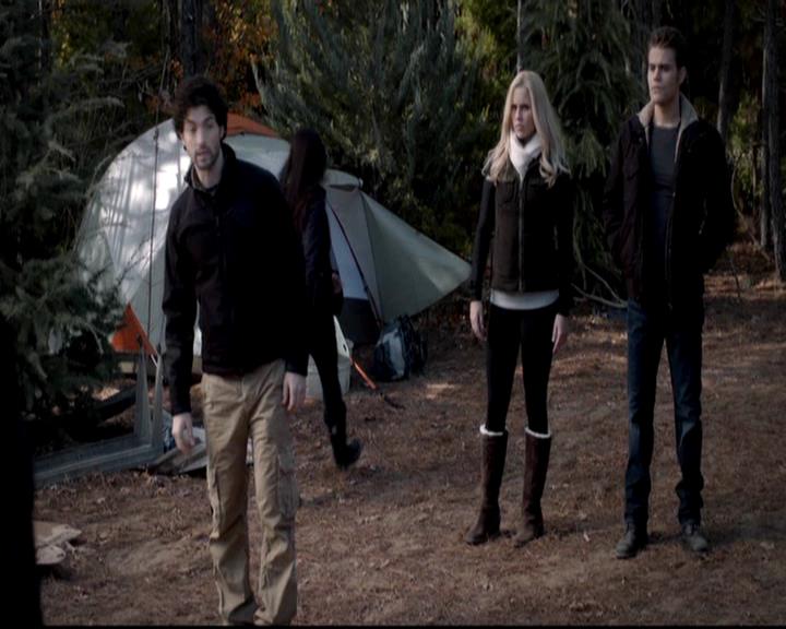 VampireDiariesWorld-dot-org_4x13IntoTheWild1209.jpg