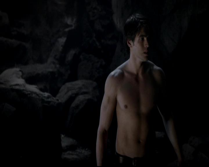 VampireDiariesWorld-dot-org_4x14DownTheRabbitHole1080.jpg