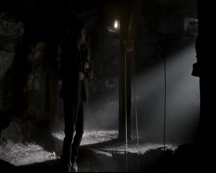 VampireDiariesWorld-dot-org_4x14DownTheRabbitHole1121.jpg