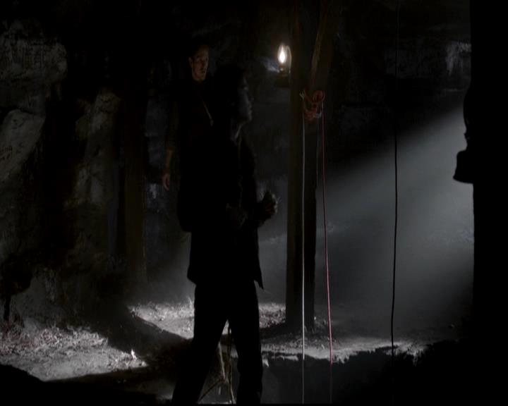 VampireDiariesWorld-dot-org_4x14DownTheRabbitHole1122.jpg