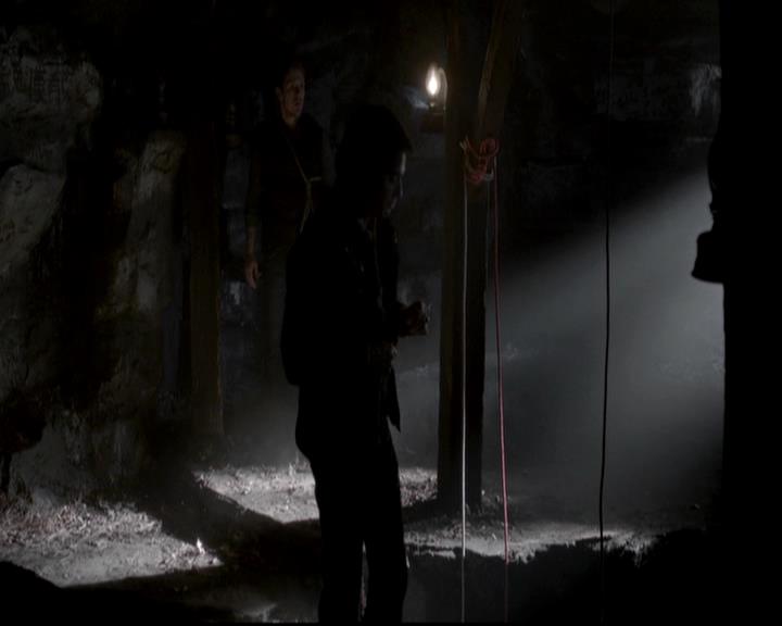 VampireDiariesWorld-dot-org_4x14DownTheRabbitHole1123.jpg