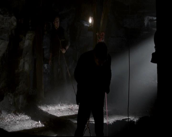 VampireDiariesWorld-dot-org_4x14DownTheRabbitHole1124.jpg