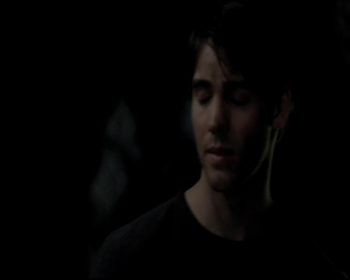 VampireDiariesWorld-dot-org_4x14DownTheRabbitHole1350.jpg