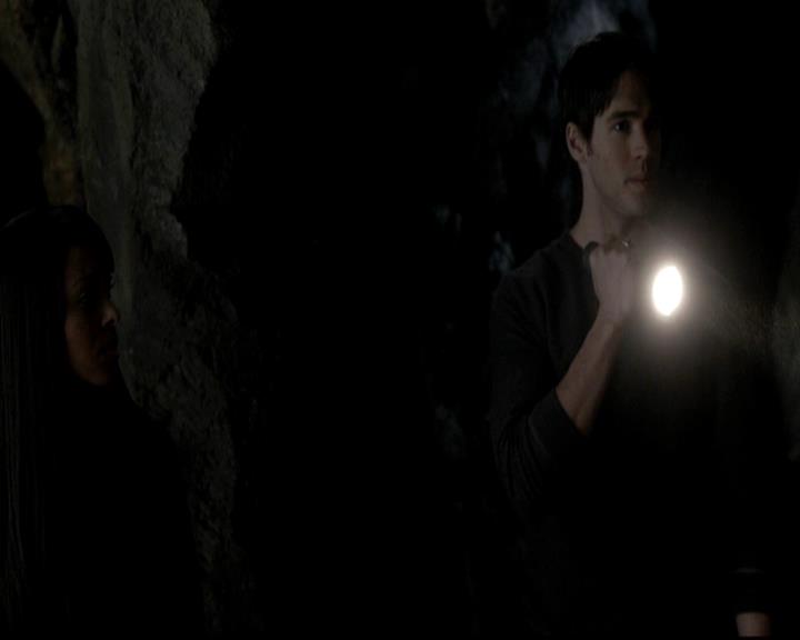 VampireDiariesWorld-dot-org_4x14DownTheRabbitHole1360.jpg