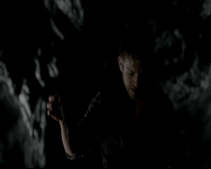 VampireDiariesWorld-dot-org_4x14DownTheRabbitHole2150.jpg