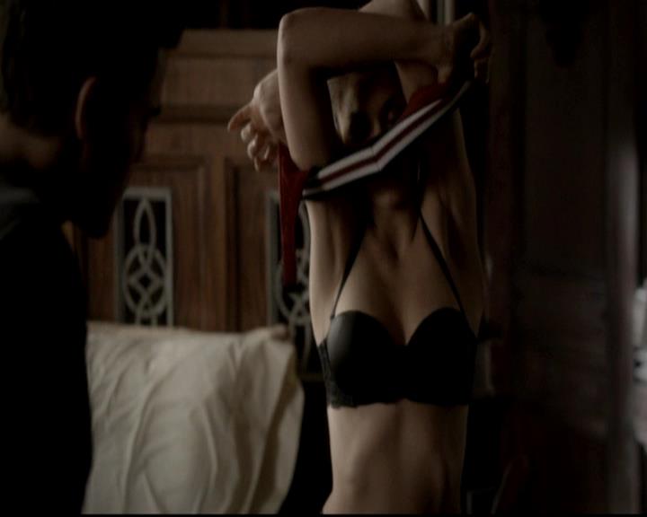 VampireDiariesWorld-dot-org_4x16BringItOn1210.jpg