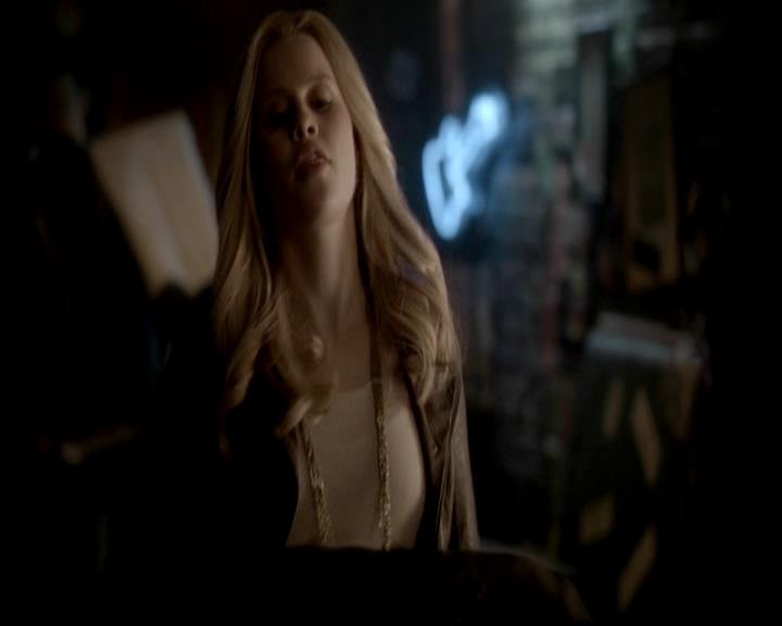 VampireDiariesWorld-dot-org_4x17BecauseTheNight0522.jpg