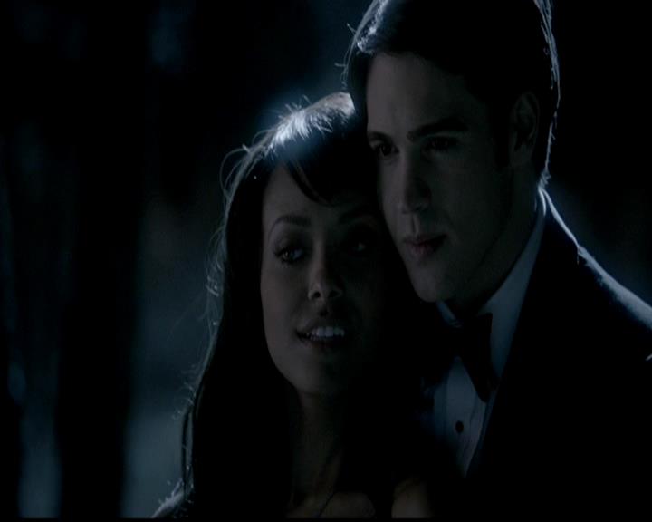 VampireDiariesWorld-dot-org_4x19PicturesOfYou1047.jpg