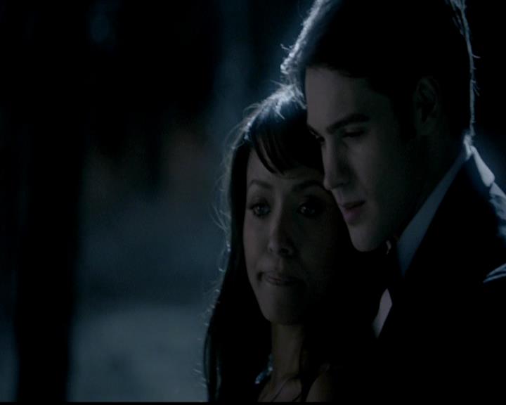 VampireDiariesWorld-dot-org_4x19PicturesOfYou1050.jpg