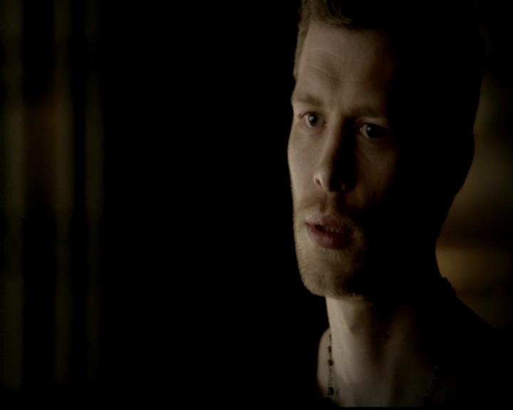 VampireDiariesWorld-dot-org_4x19PicturesOfYou1204.jpg