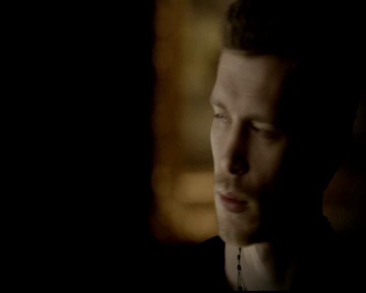 VampireDiariesWorld-dot-org_4x19PicturesOfYou1207.jpg