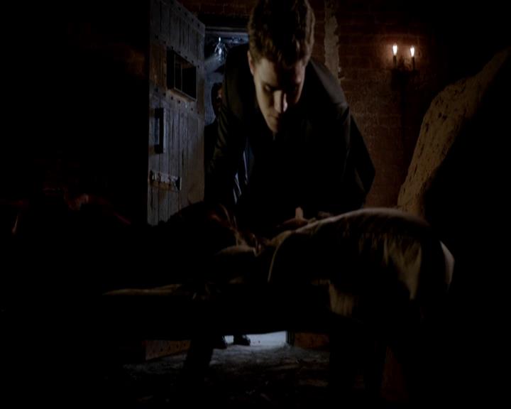 VampireDiariesWorld-dot-org_4x19PicturesOfYou2084.jpg