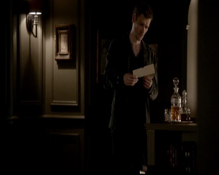 VampireDiariesWorld-dot-org_4x19PicturesOfYou2173.jpg