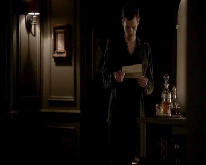 VampireDiariesWorld-dot-org_4x19PicturesOfYou2180.jpg