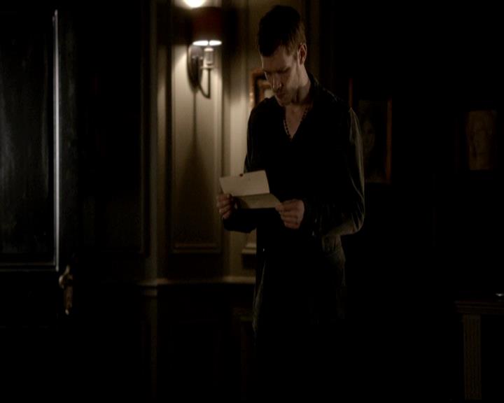 VampireDiariesWorld-dot-org_4x19PicturesOfYou2184.jpg