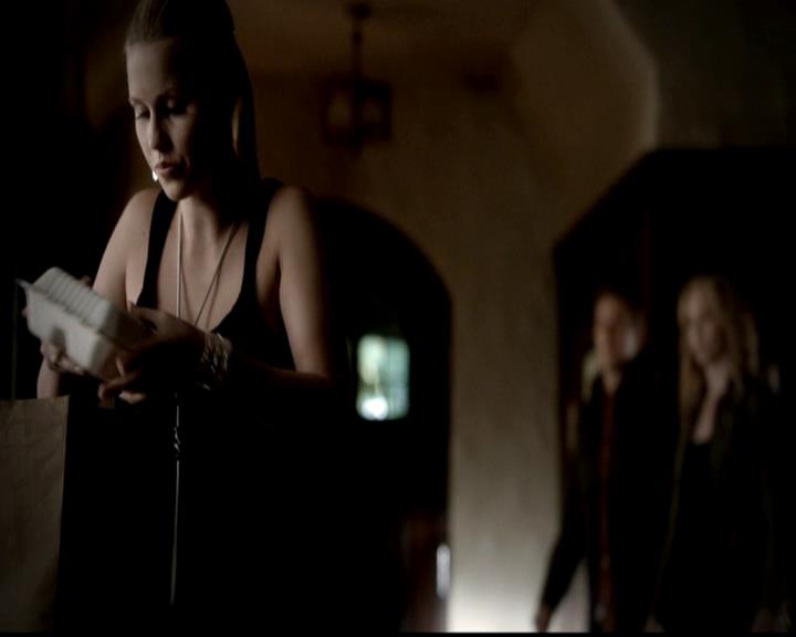 VampireDiariesWorld-dot-org_4x21ShesComeUndone0672.jpg