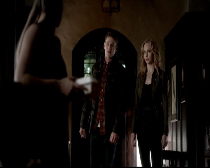 VampireDiariesWorld-dot-org_4x21ShesComeUndone0674.jpg