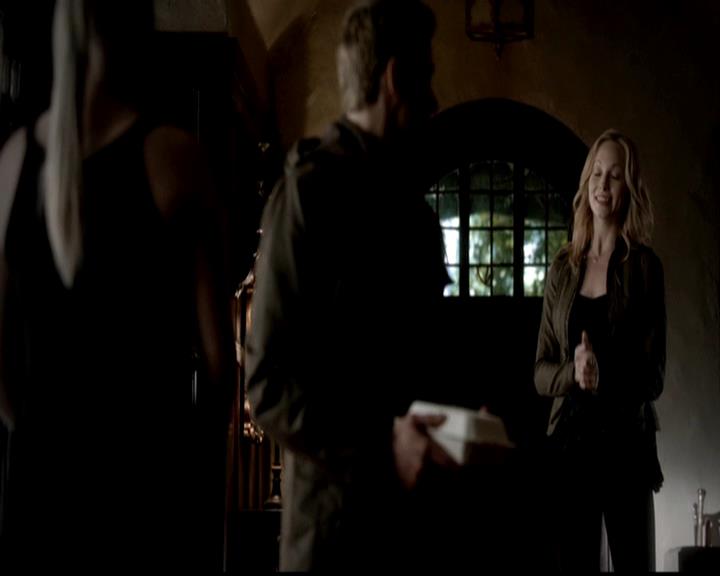 VampireDiariesWorld-dot-org_4x21ShesComeUndone0689.jpg