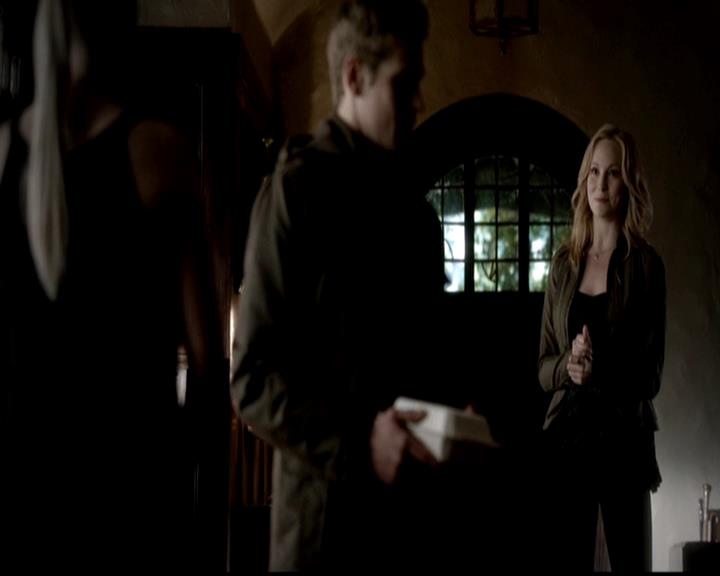 VampireDiariesWorld-dot-org_4x21ShesComeUndone0690.jpg