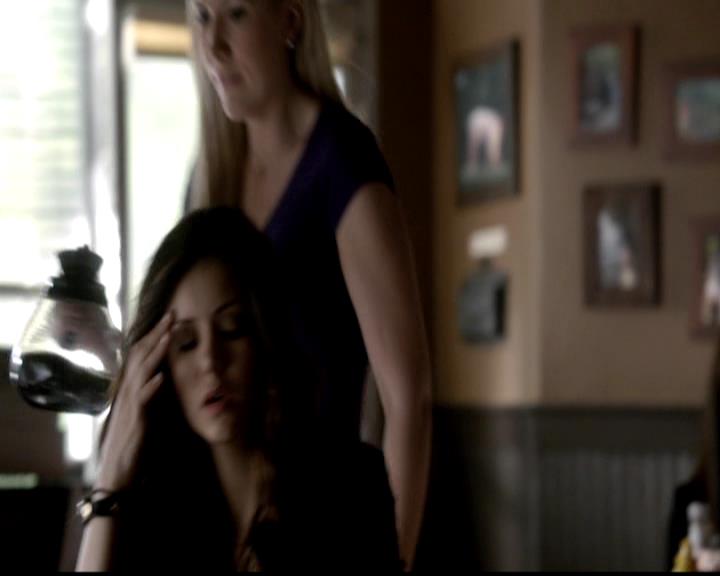 VampireDiariesWorld-dot-org_4x21ShesComeUndone0760.jpg