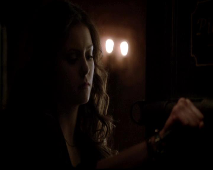 VampireDiariesWorld-dot-org_4x21ShesComeUndone1366.jpg