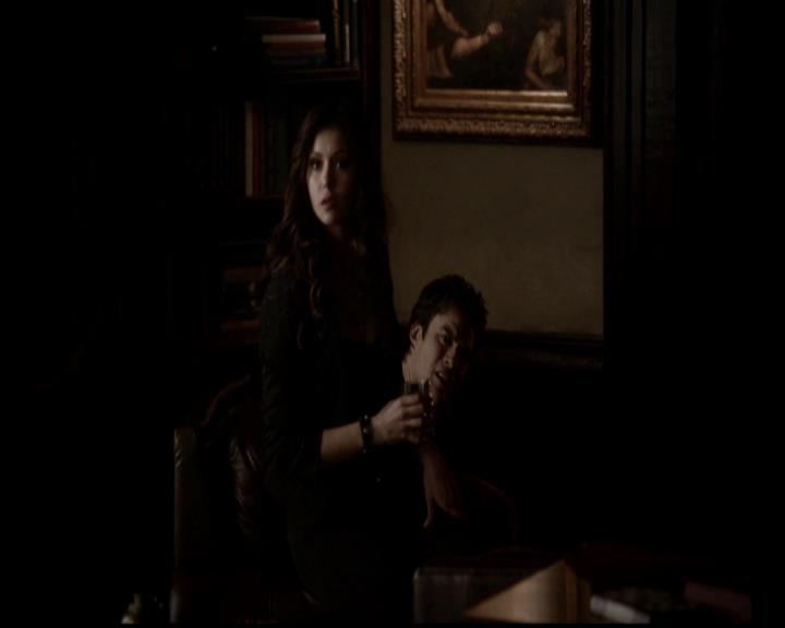 VampireDiariesWorld-dot-org_4x21ShesComeUndone1420.jpg