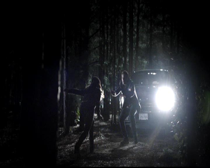 VampireDiariesWorld-dot-org_4x21ShesComeUndone1535.jpg