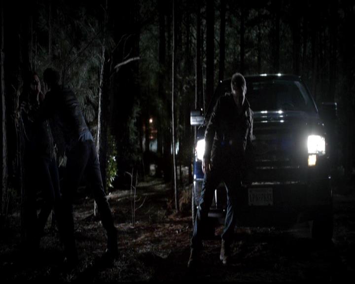 VampireDiariesWorld-dot-org_4x21ShesComeUndone1707.jpg