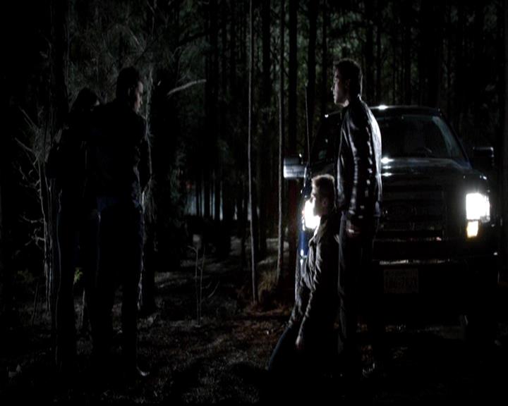 VampireDiariesWorld-dot-org_4x21ShesComeUndone1737.jpg