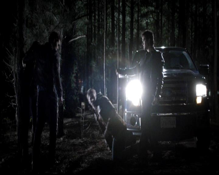 VampireDiariesWorld-dot-org_4x21ShesComeUndone1751.jpg