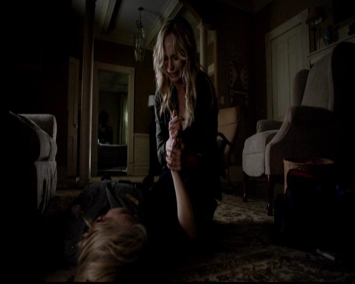 VampireDiariesWorld-dot-org_4x21ShesComeUndone1984.jpg