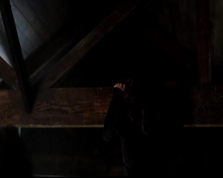 VampireDiariesWorld-dot-org_4x22TheWalkingDead0041.jpg