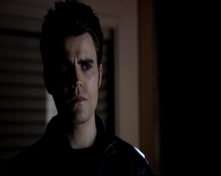 VampireDiariesWorld-dot-org_4x22TheWalkingDead0303.jpg