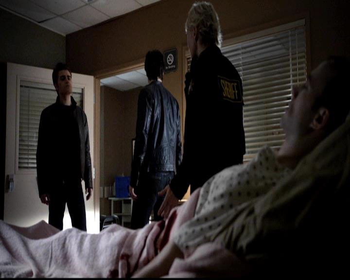 VampireDiariesWorld-dot-org_4x22TheWalkingDead0314.jpg