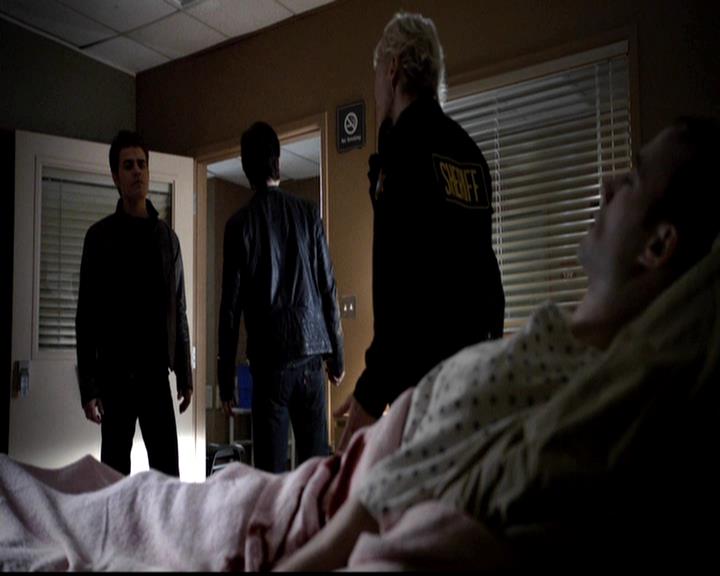 VampireDiariesWorld-dot-org_4x22TheWalkingDead0315.jpg