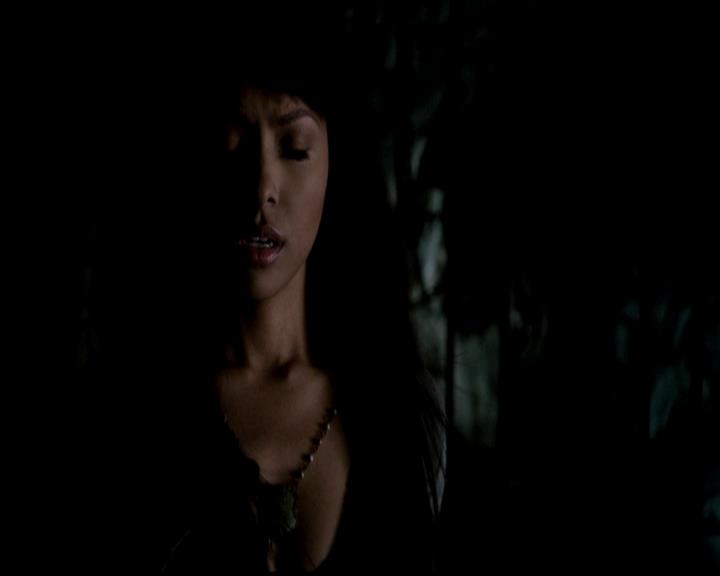 VampireDiariesWorld-dot-org_4x22TheWalkingDead0395.jpg