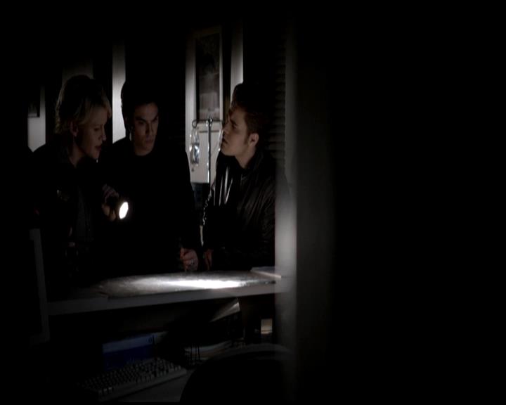 VampireDiariesWorld-dot-org_4x22TheWalkingDead0555.jpg